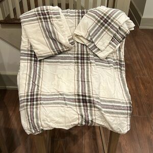 Logan plaid king size duvet and two king size shams